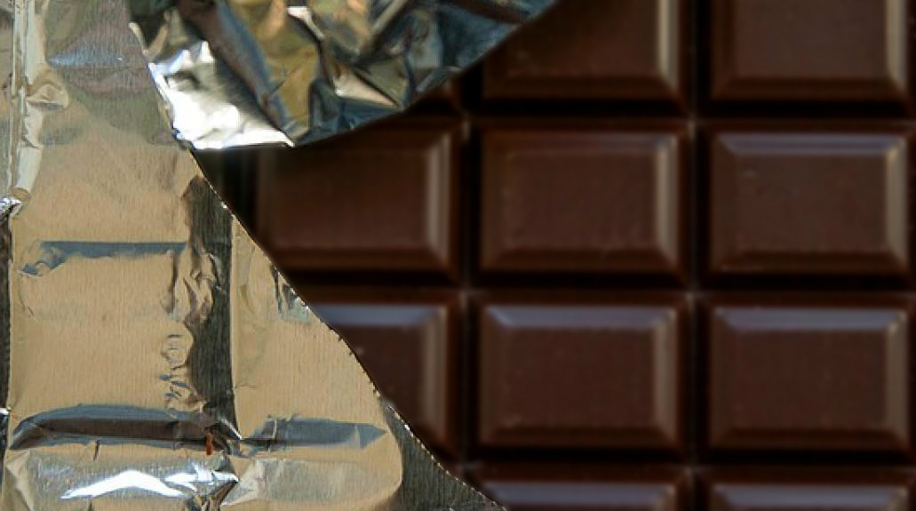 Η μαύρη σοκολάτα δεν είναι μόνο νόστιμη, αλλά μας κάνει και καλό