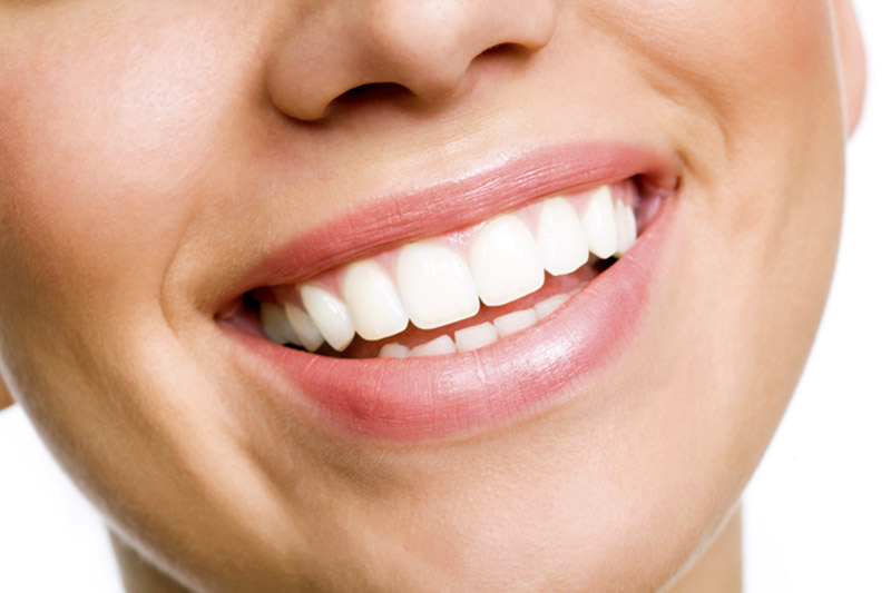 4 φυσικοί τρόποι λεύκανσης των δοντιών