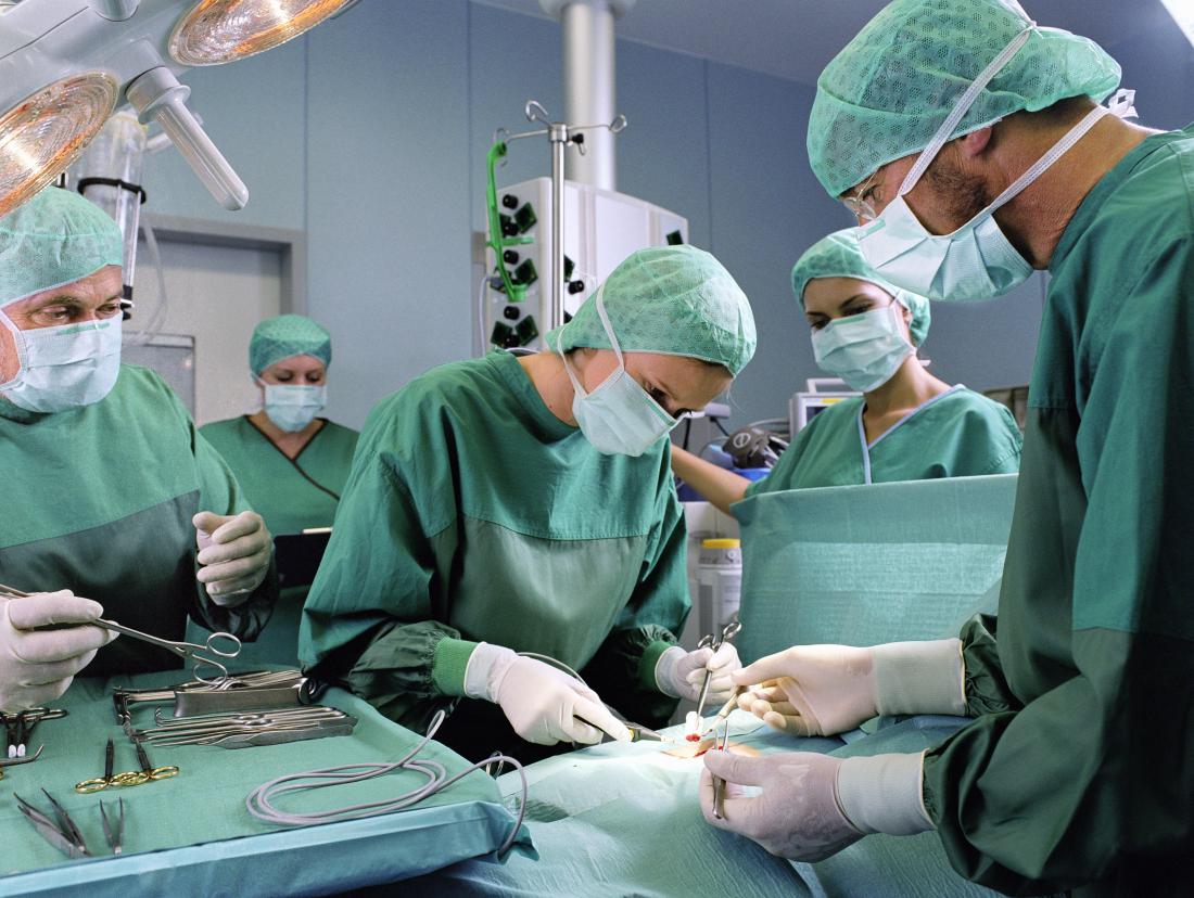 Γιατί οι γιατροί φοράνε πράσινα ή μπλε νοσοκομειακά ρούχα;